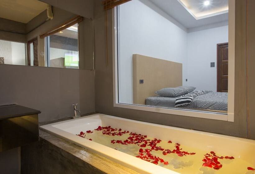 88 Fine Hotel @ Suratthani Airport