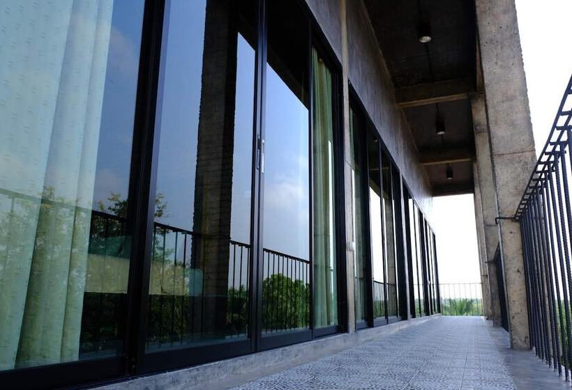 88 Fine Hotel @ Suratthani Airport