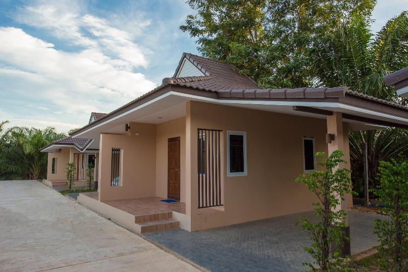 88 Fine Hotel @ Suratthani Airport