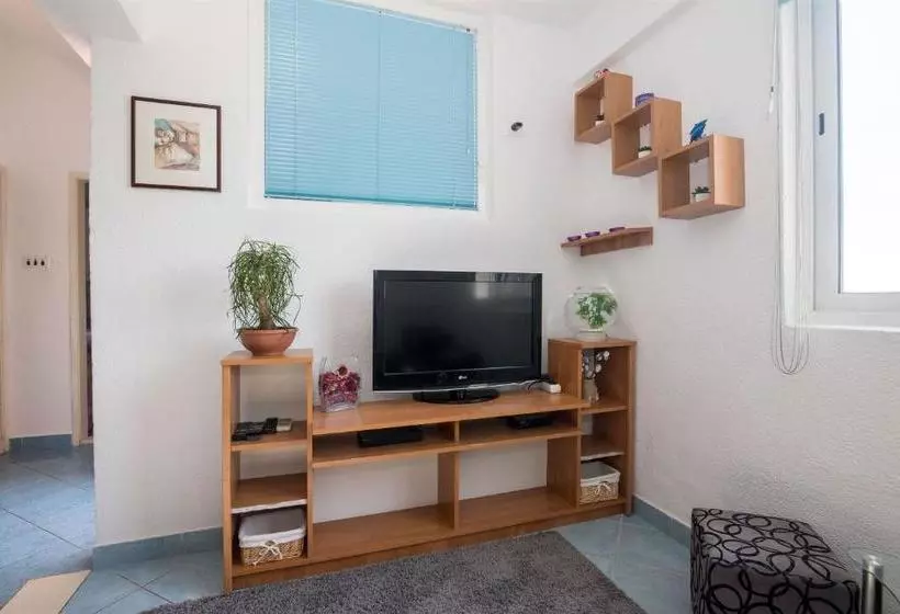 Apartments Tolj