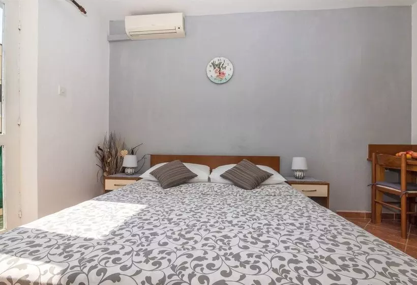 Apartments Tolj