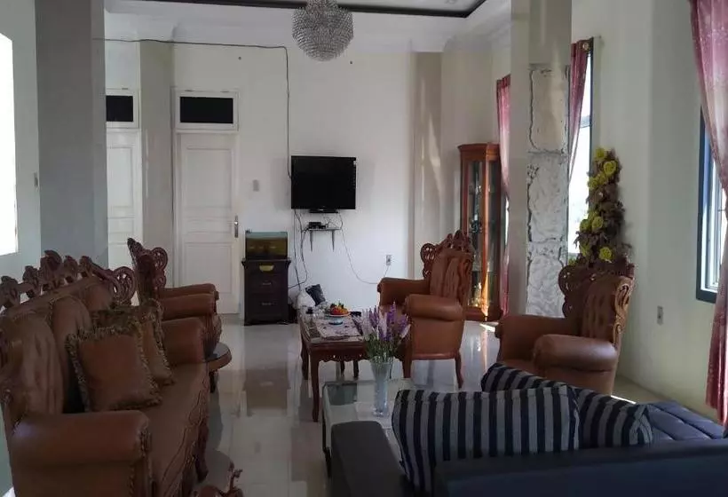 هتل Oyo 3278 Penginapan Alfajri
