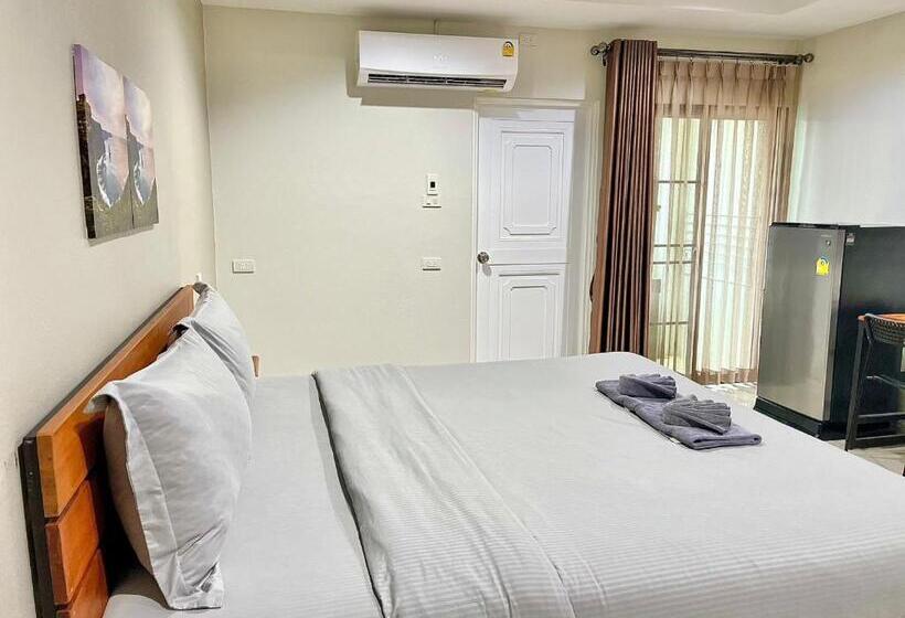 The Gun Hotel Premium