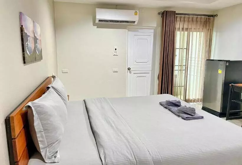 The Gun Hotel Premium