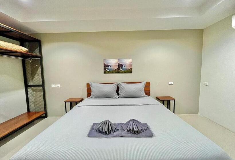 The Gun Hotel Premium