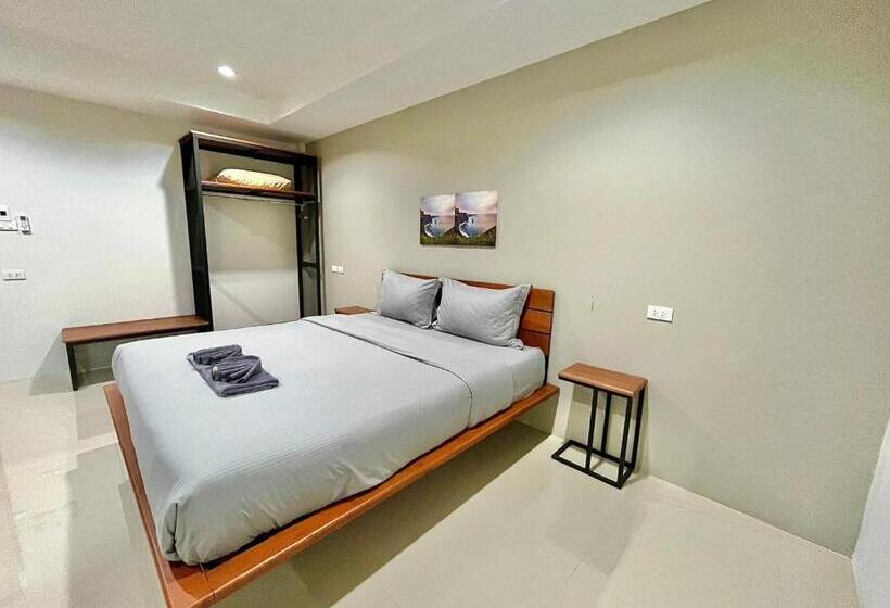 The Gun Hotel Premium