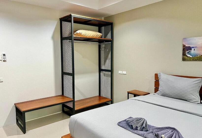 The Gun Hotel Premium