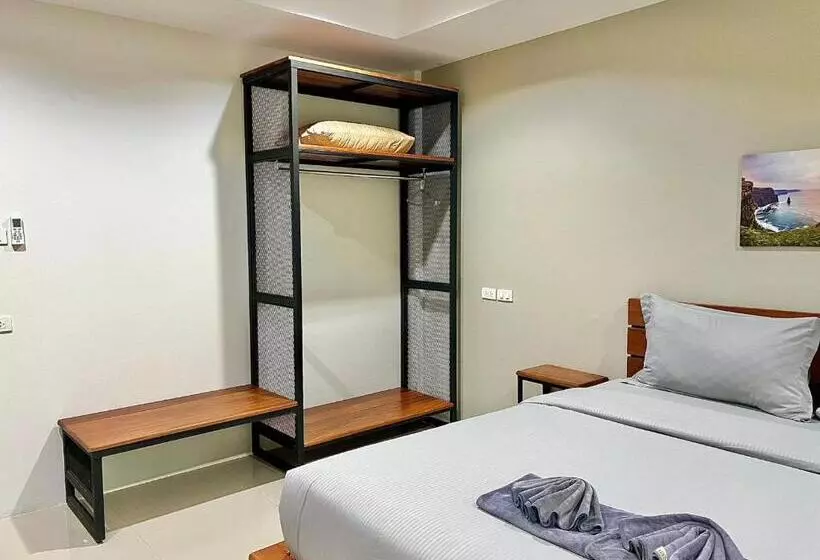 The Gun Hotel Premium