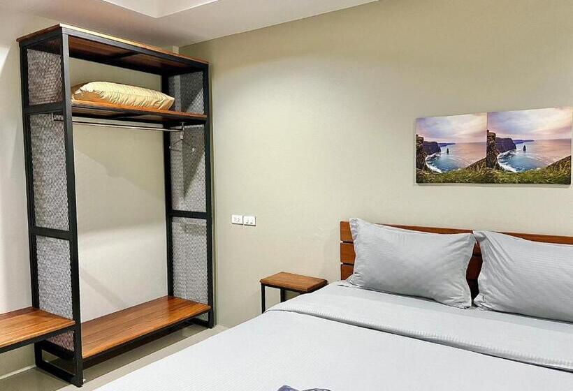 The Gun Hotel Premium