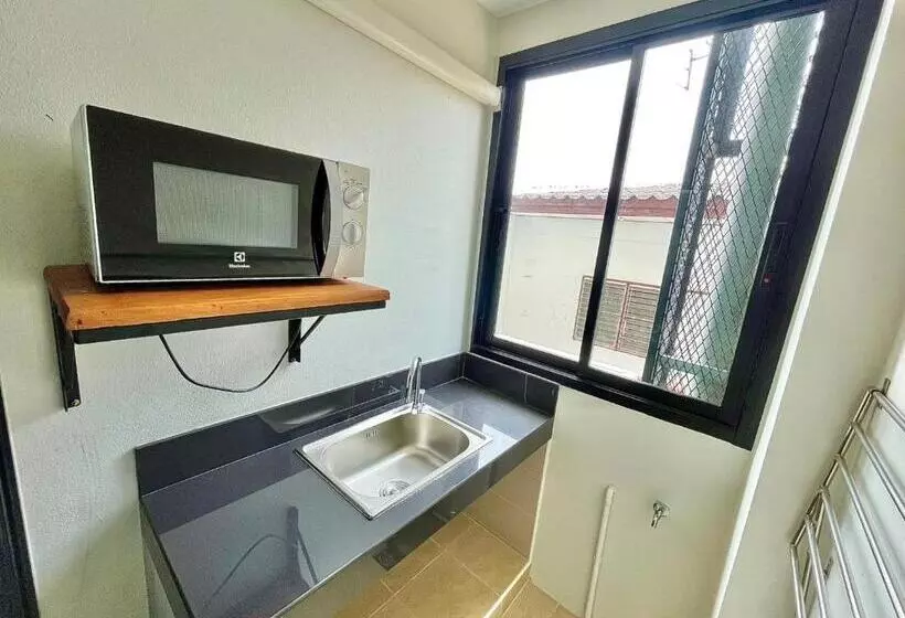 The Gun Hotel Premium