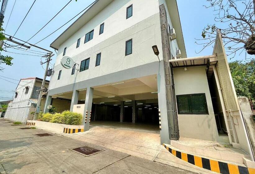 The Gun Hotel Premium