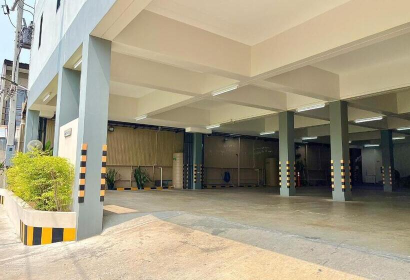 The Gun Hotel Premium