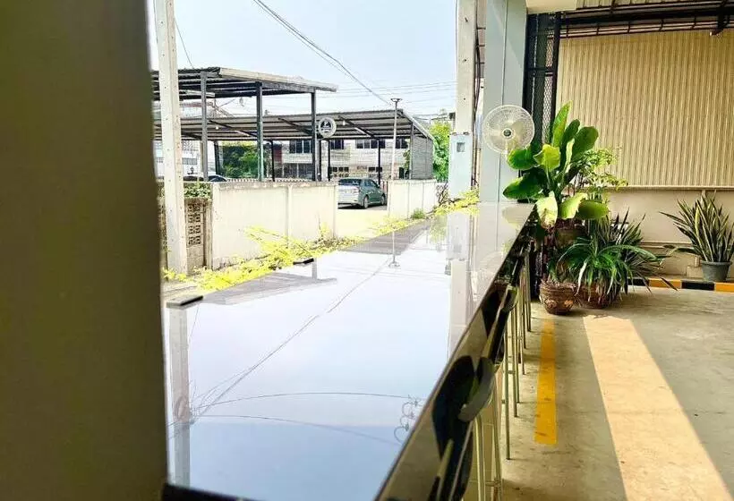 The Gun Hotel Premium