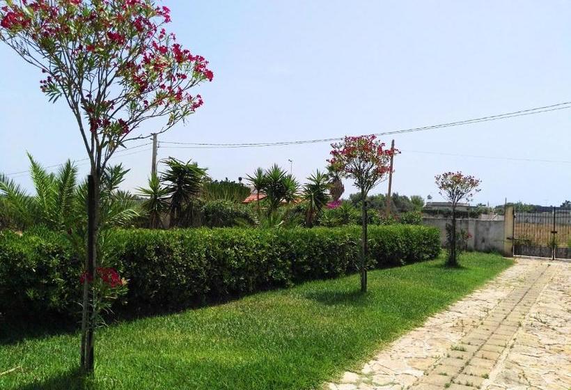 One Bedroom Appartement At Mazara Del Vallo 500 M Away From The Beach With Enclosed Garden