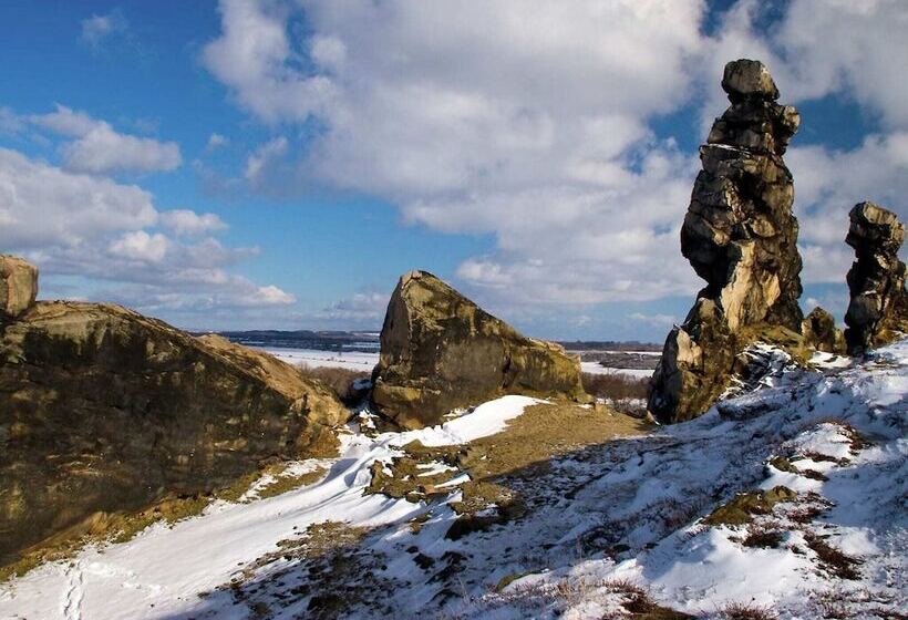 Home With Lots Of Light And A Great View