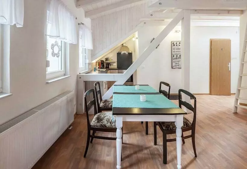 Home With Lots Of Light And A Great View