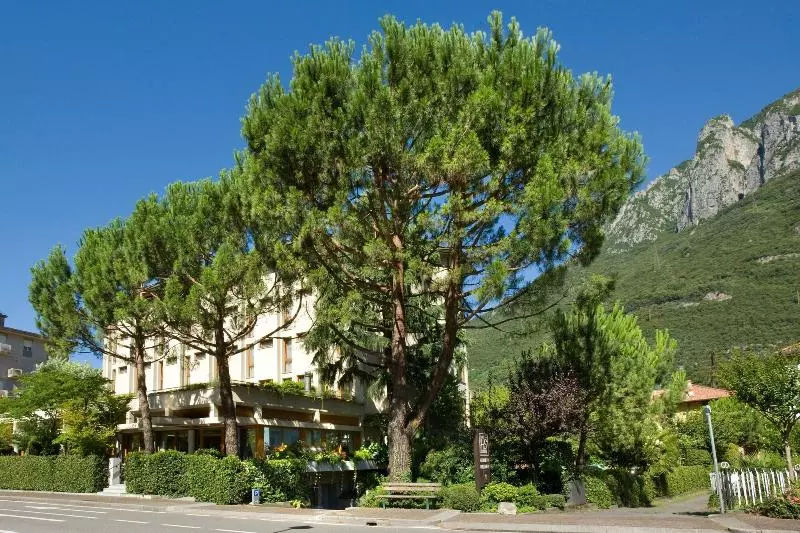 Hotelli Albergo Sorriso