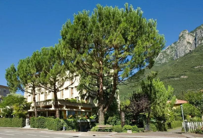 Hotelli Albergo Sorriso