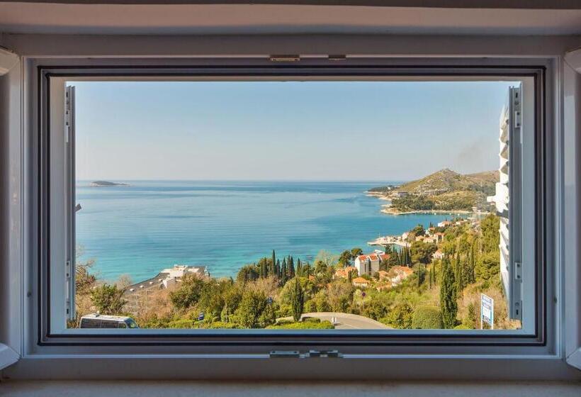 بنسيون Villa Narona