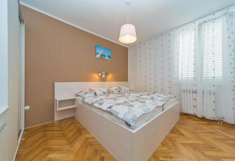 بنسيون Villa Narona