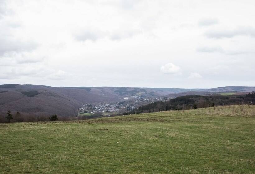Vintage Apartment With Garden
