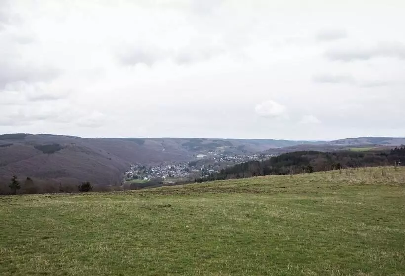 Vintage Apartment With Garden