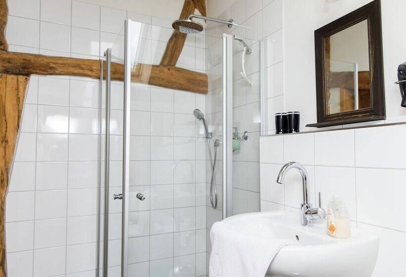 Vintage Apartment With Garden