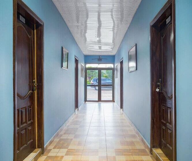 בית מלון כפרי Okumah Executive Lodge & Conference Centre