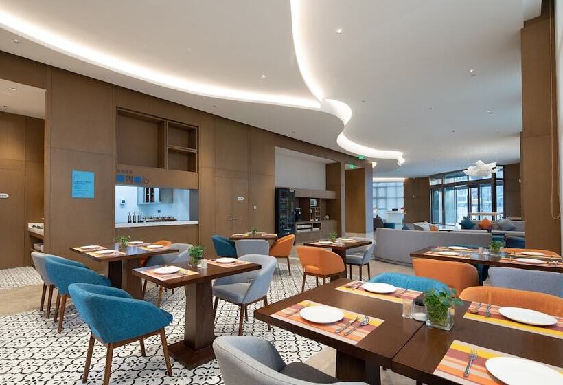 Отель Holiday Inn Express Chengdu Longquanyi North, An Ihg