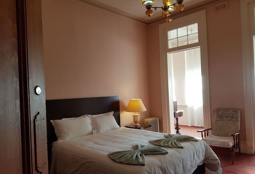 בית מלון כפרי Madden S Commercial