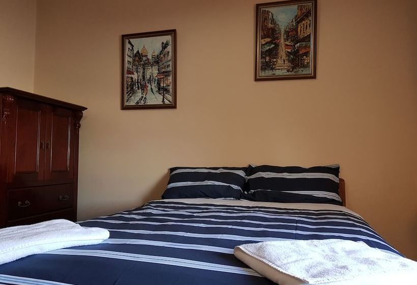 בית מלון כפרי Madden S Commercial