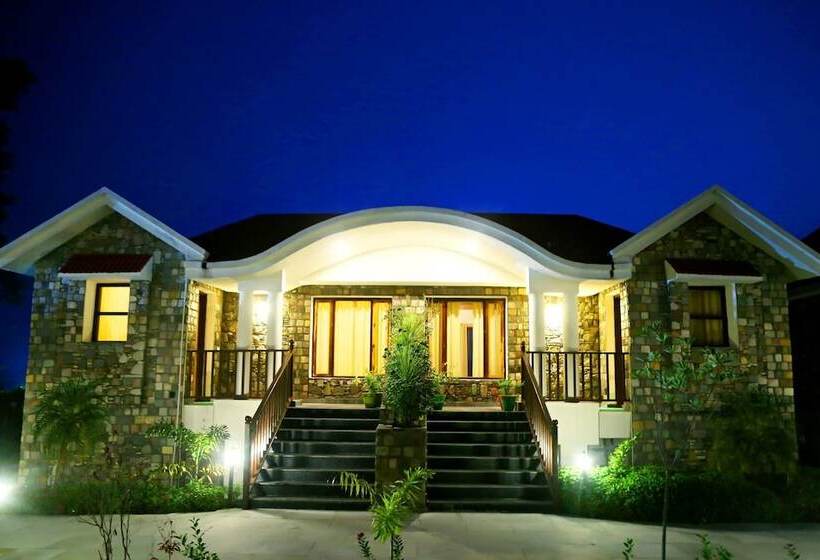 هتل The Corbet Manral Resort & Spa