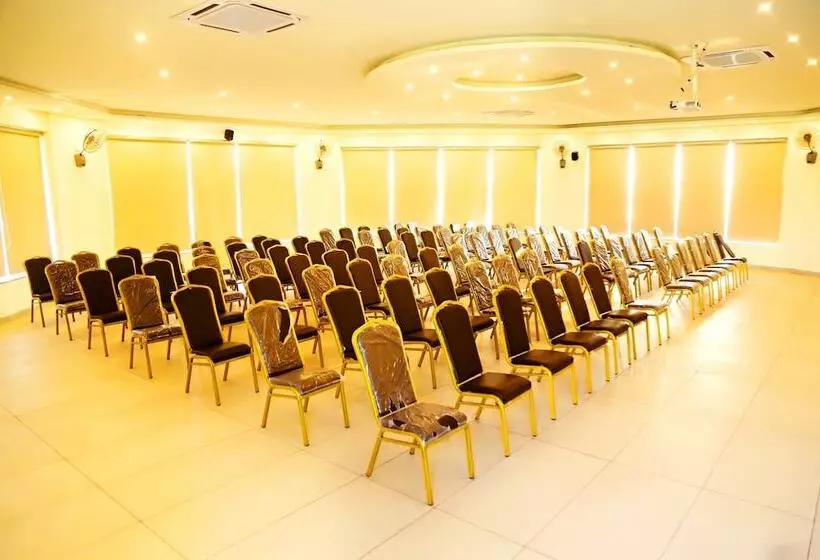 Hotelli The Corbet Manral Resort & Spa