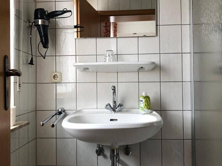 膳宿费 Holthausen