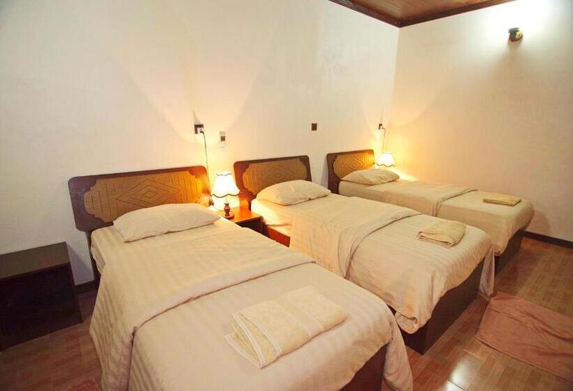 پانسیون Kuri Beach View Inn