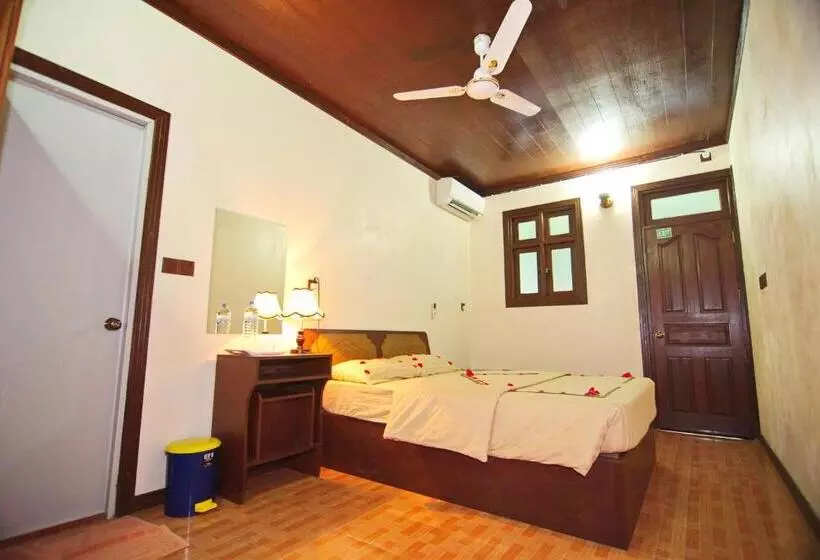 پانسیون Kuri Beach View Inn