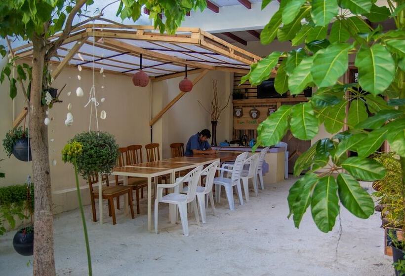 پانسیون Kuri Beach View Inn