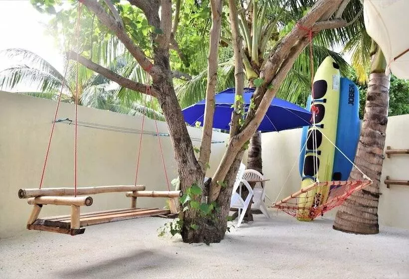 پانسیون Kuri Beach View Inn