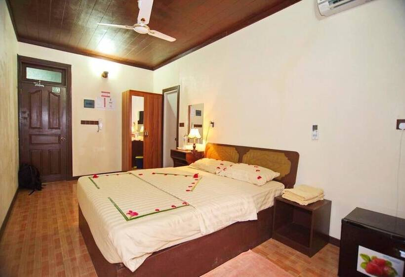 پانسیون Kuri Beach View Inn