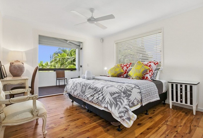 Stunning Sunshine Beach House In Prime Location 31 Ferguson Street