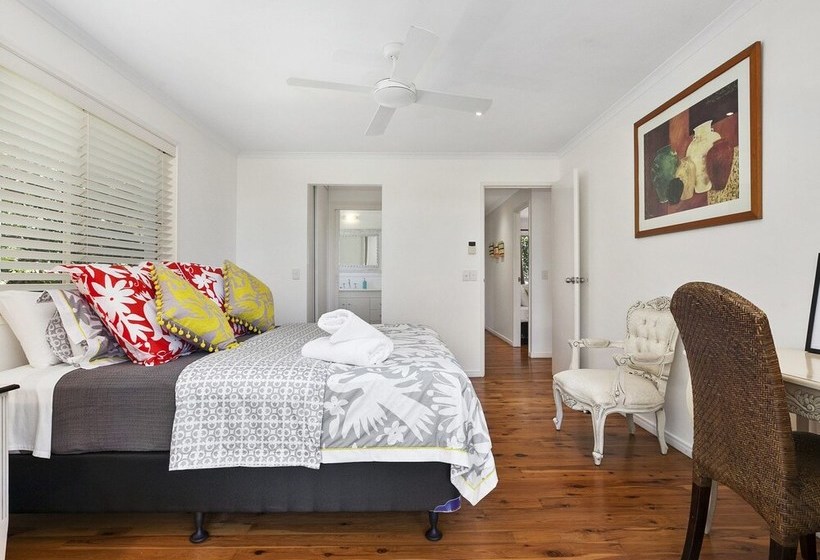 Stunning Sunshine Beach House In Prime Location 31 Ferguson Street