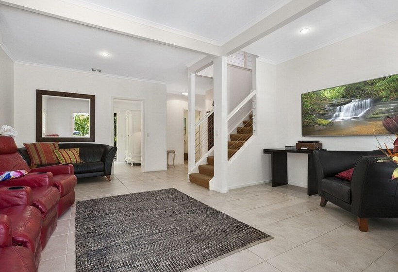 Stunning Sunshine Beach House In Prime Location 31 Ferguson Street