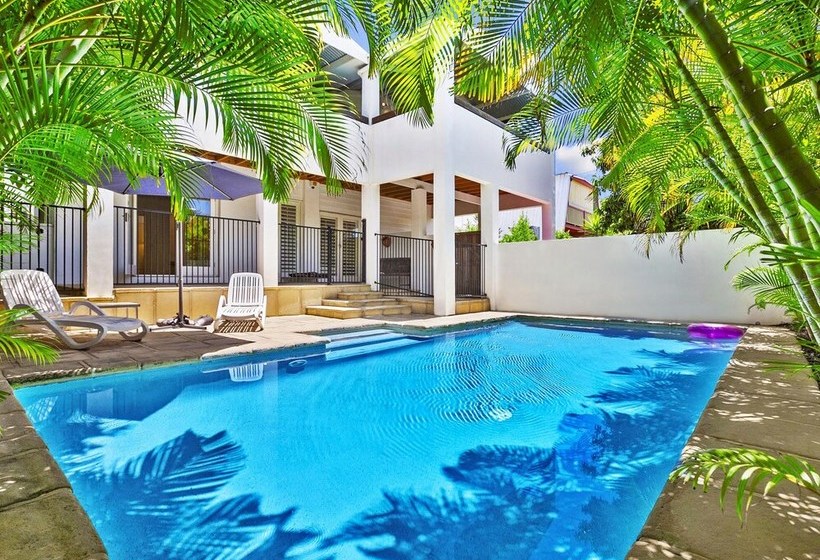 Stunning Sunshine Beach House In Prime Location 31 Ferguson Street