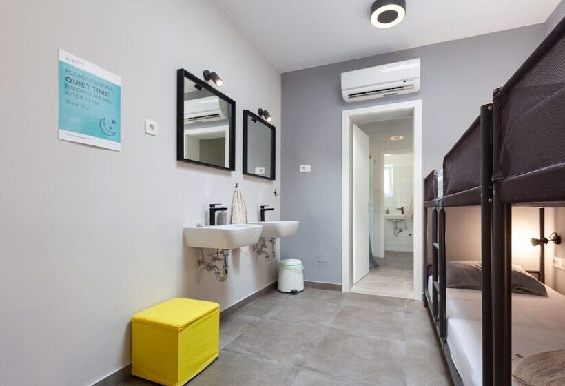 Subtub Hostel Makarska