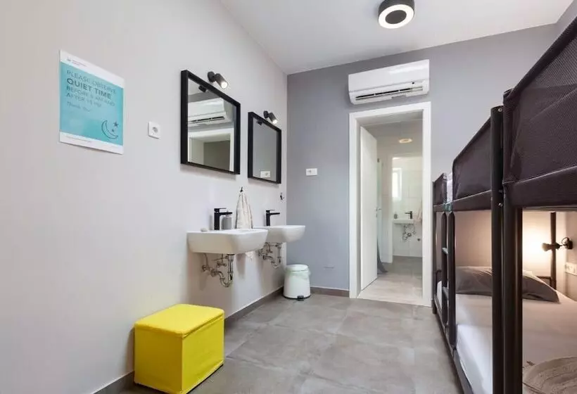 Subtub Hostel Makarska