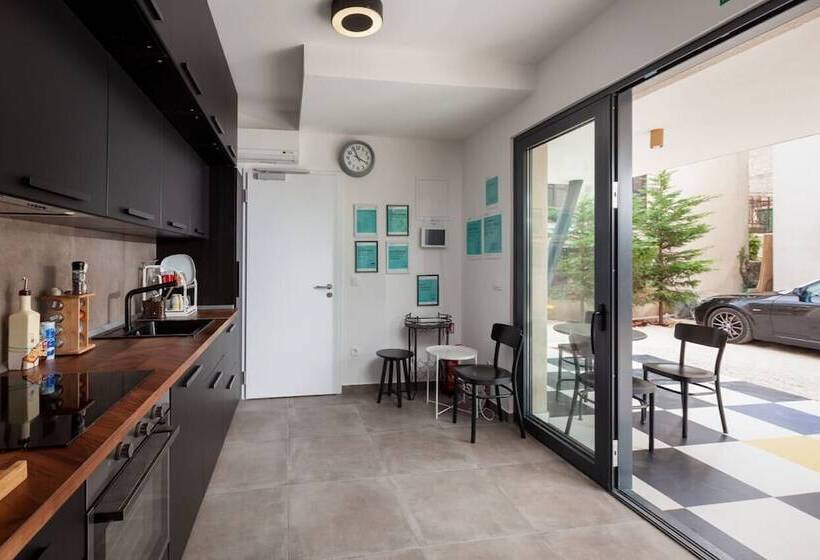 Subtub Hostel Makarska