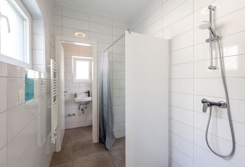 Subtub Hostel Makarska