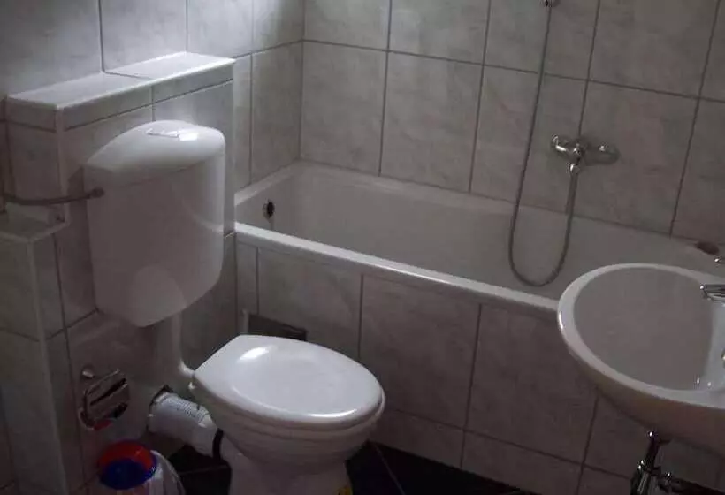 Subtub Hostel Makarska