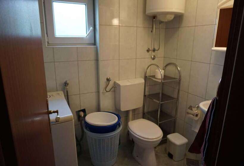 Subtub Hostel Makarska