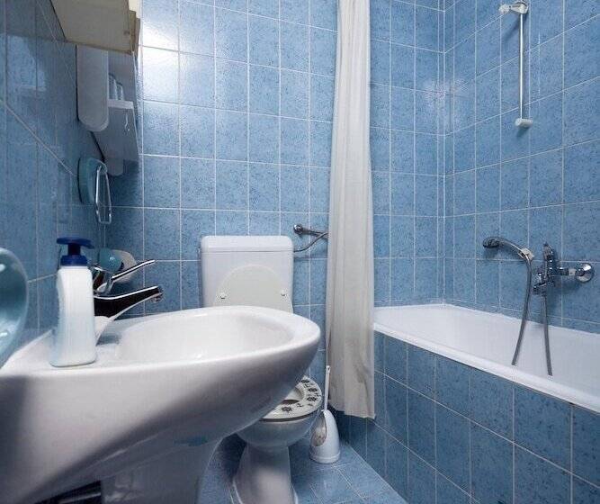 Subtub Hostel Makarska